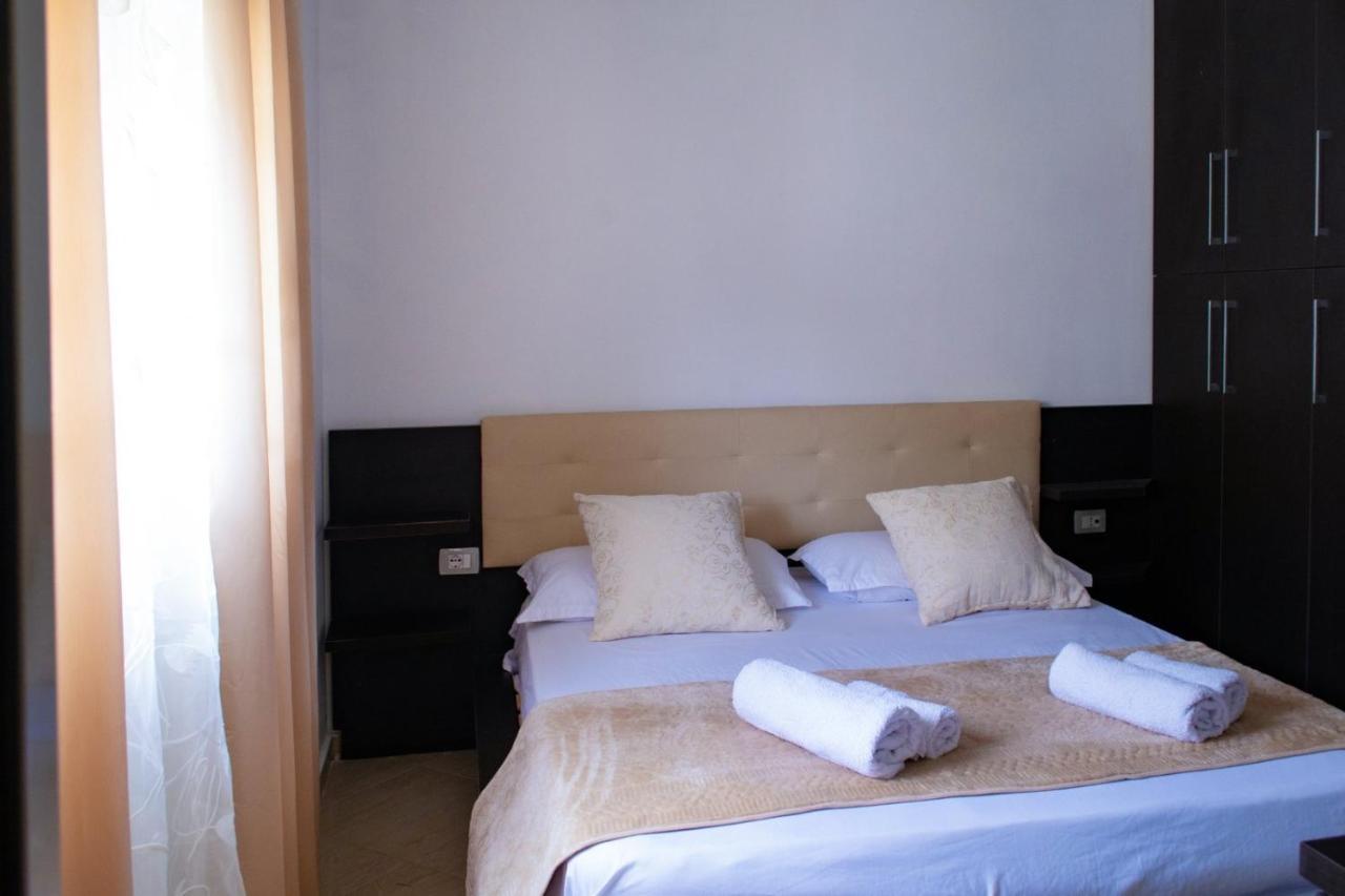 O-cyaneaalb Apartment Vlore